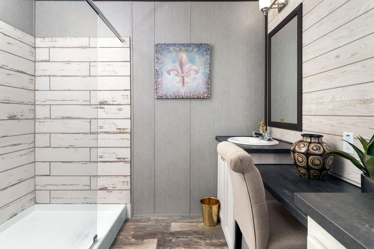 The seaside 1170 bathroom home features