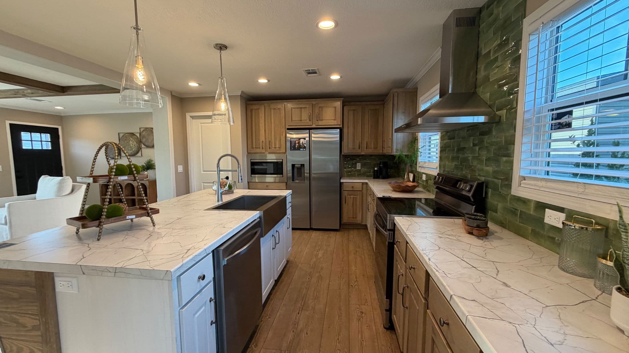 Mclemore ( biloxi) interior and kitchen home features