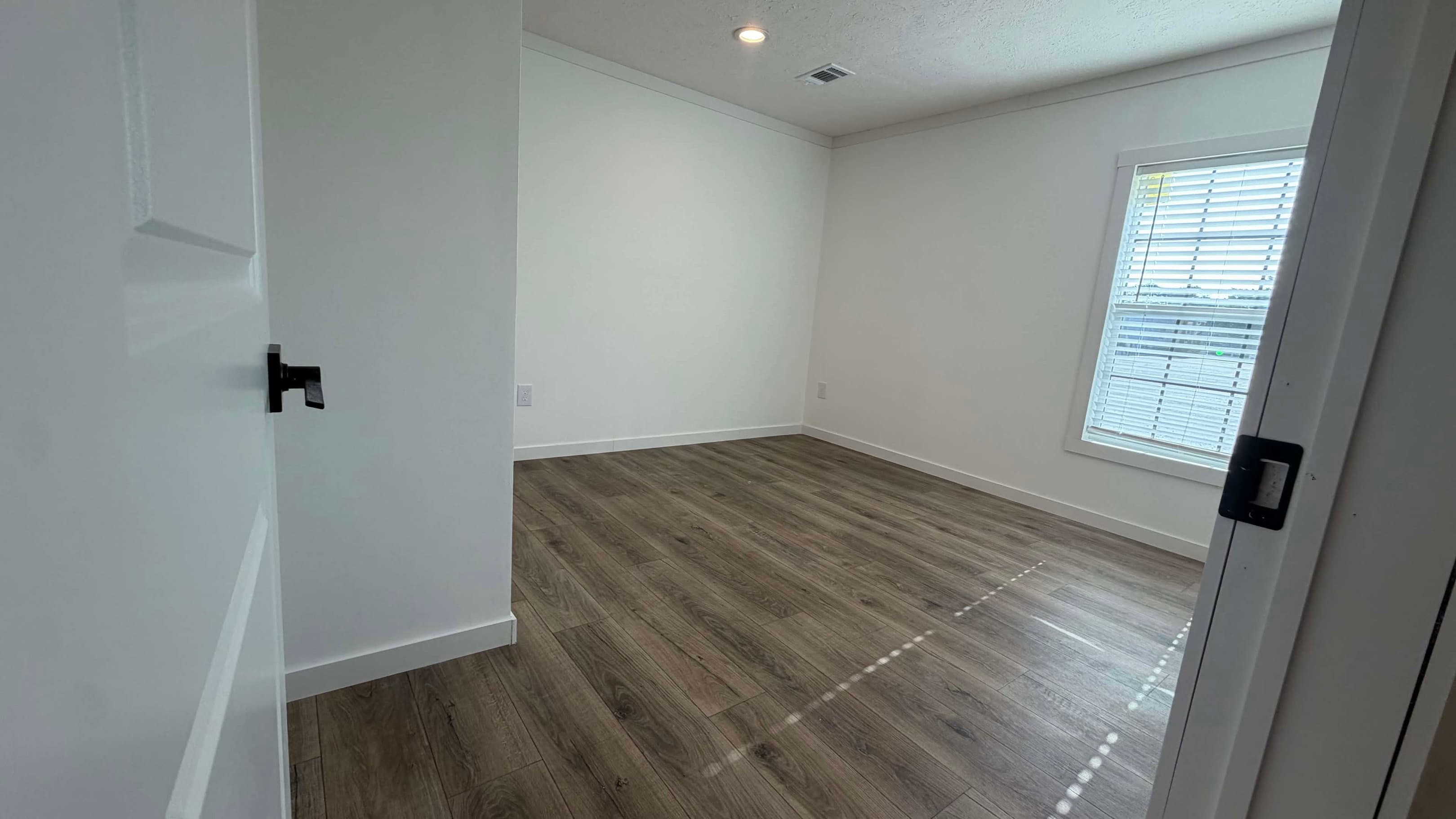 Everett bedroom home features