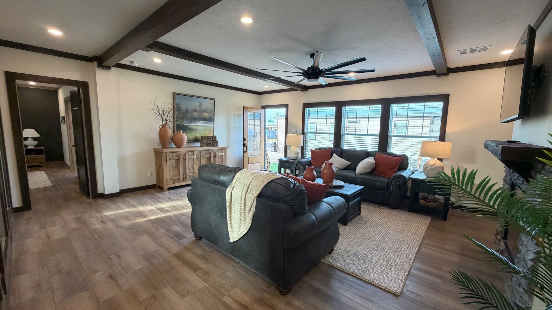 Mountain laurel (biloxi) interior home features