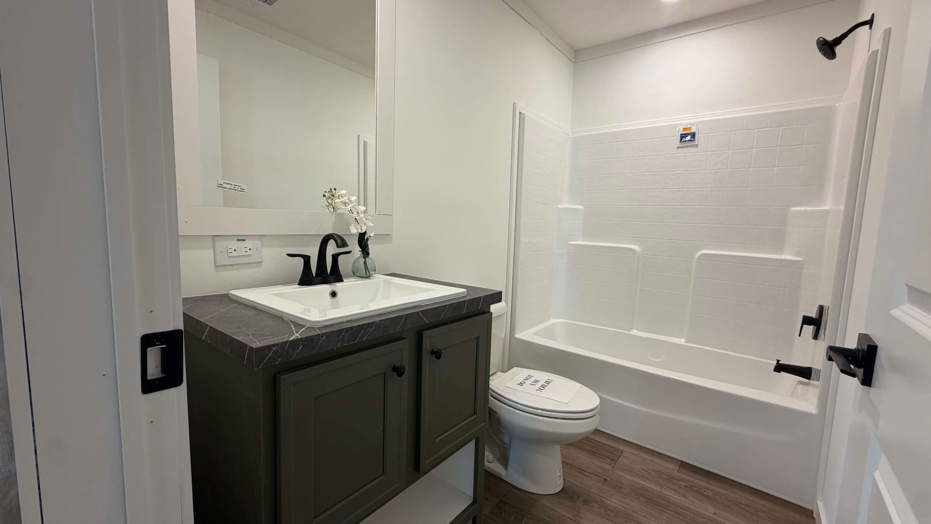 Everett bathroom home features