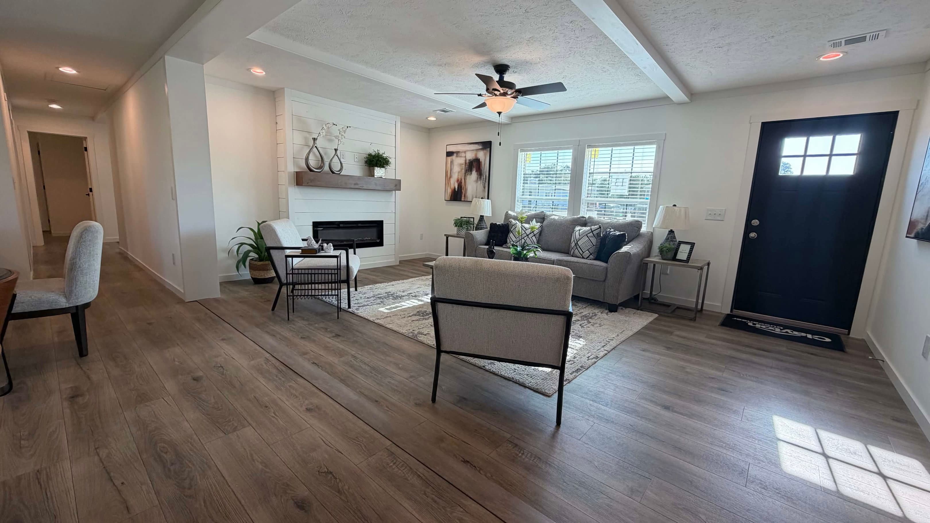 Everett interior home features