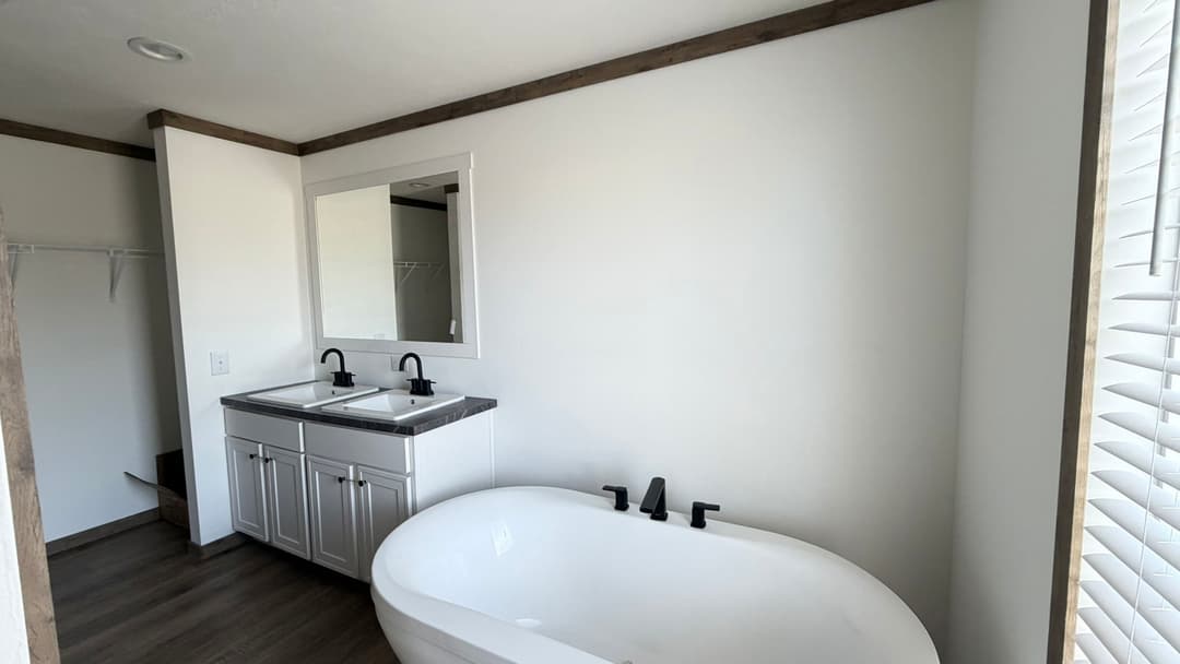 Annie bathroom home features