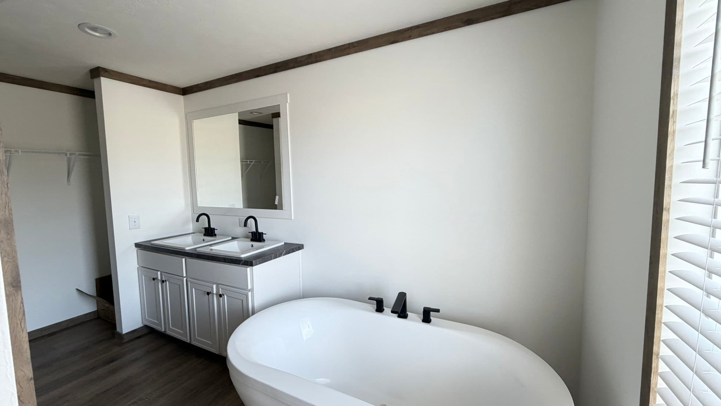 Annie bathroom home features