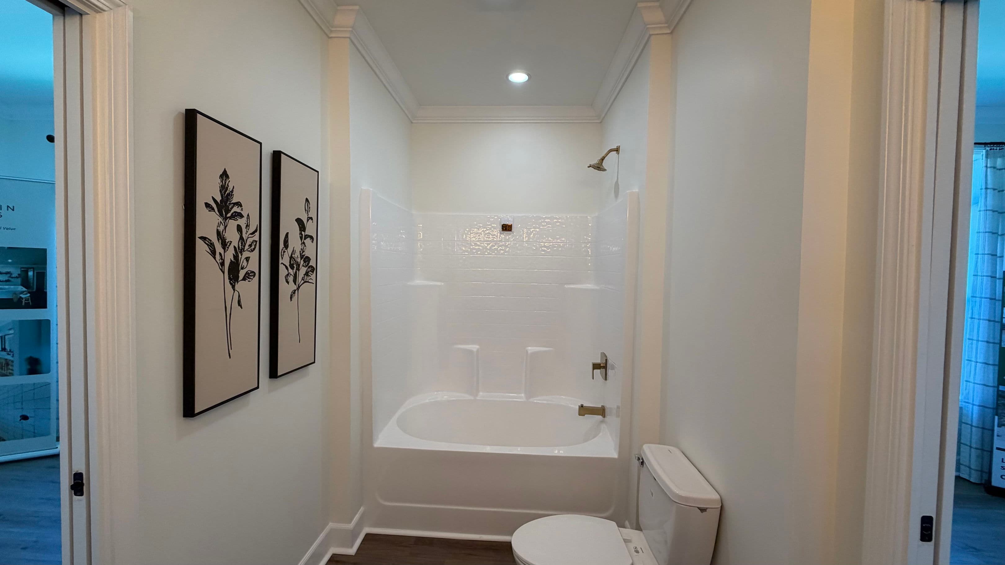 The tollison creek (biloxi) bathroom home features