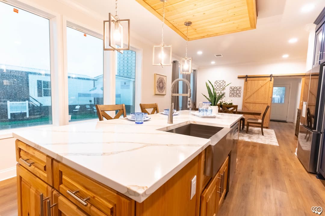 Shoreline  kitchen home features