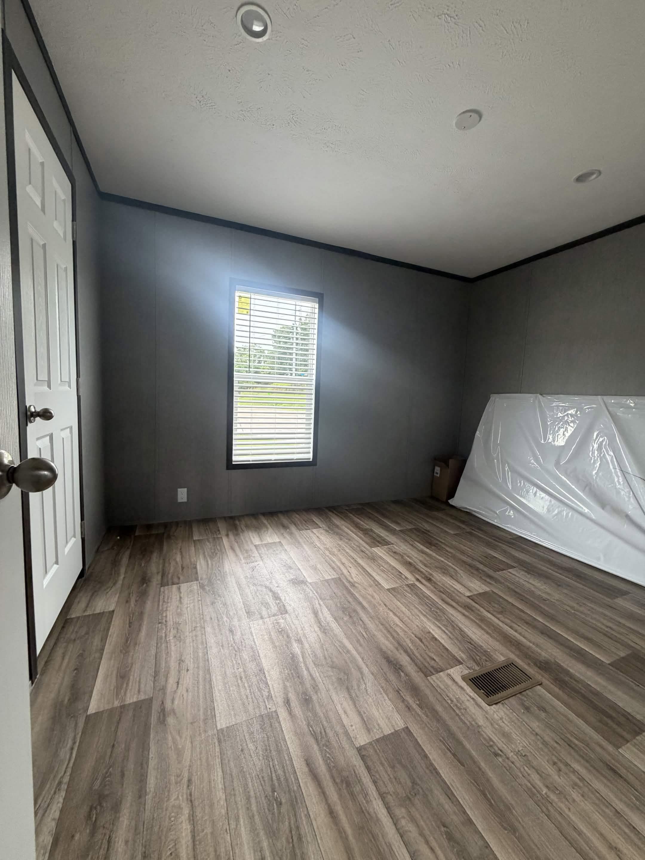 Split lodge bedroom home features