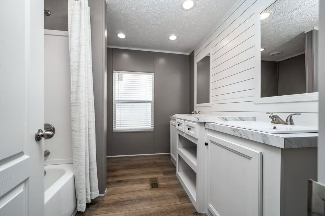 Savannah breeze bathroom home features