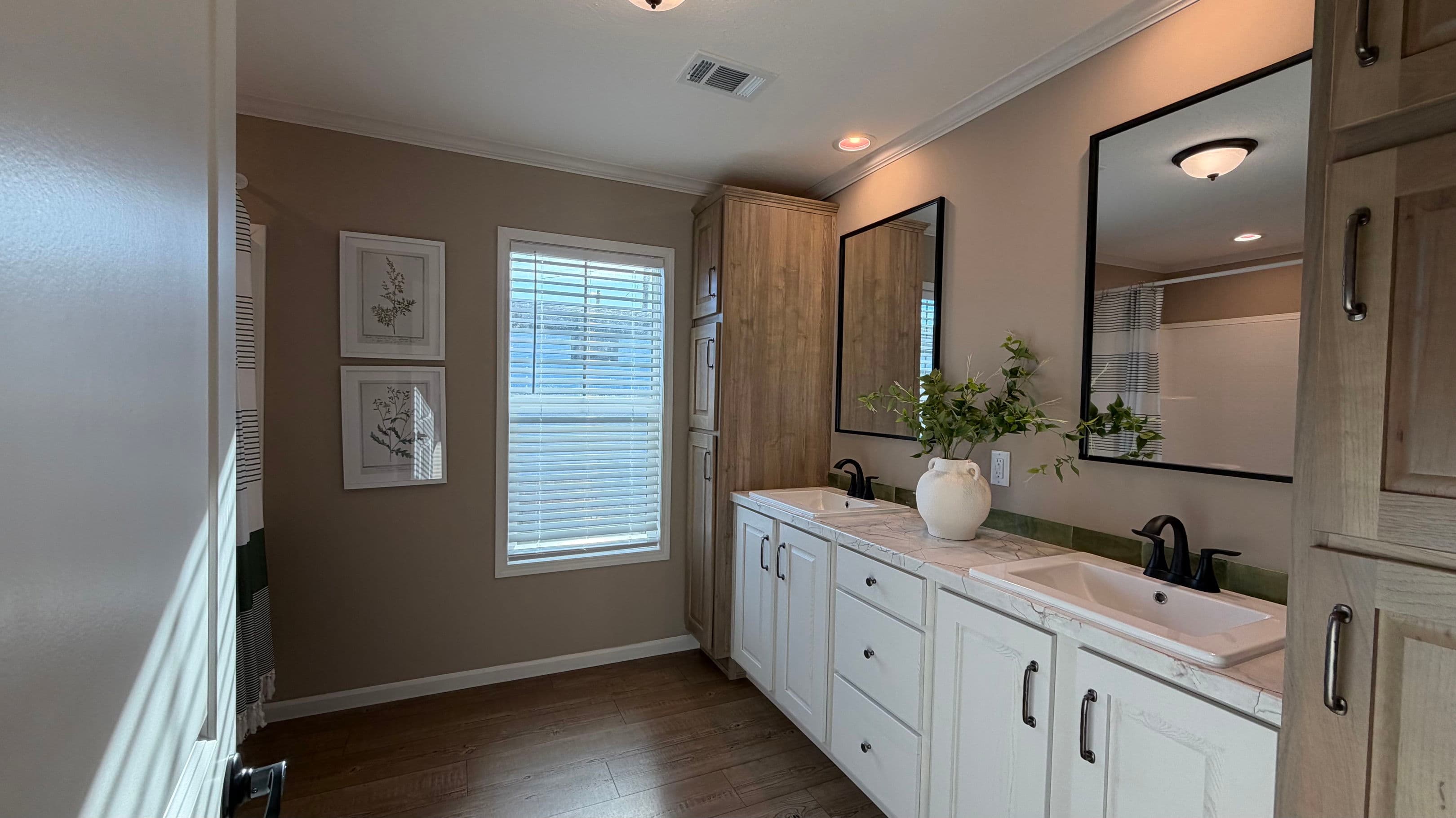 Mclemore ( biloxi) bathroom home features