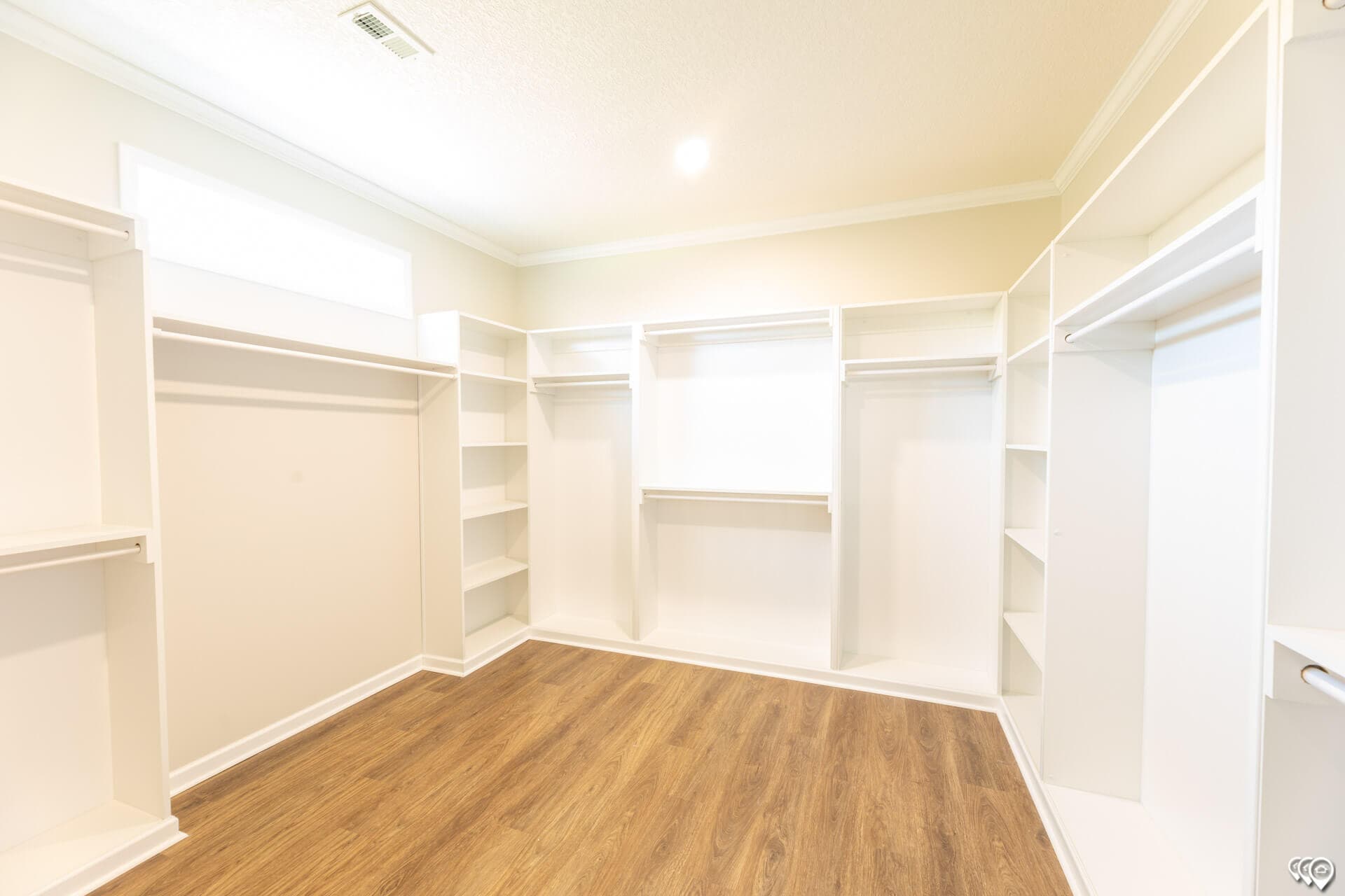 Cedar lake bedroom home features