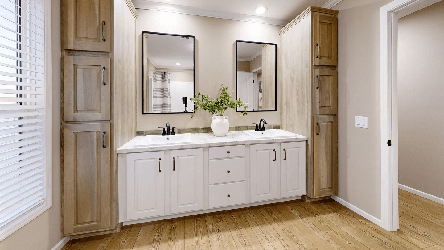 Mclemore ( biloxi) bathroom home features