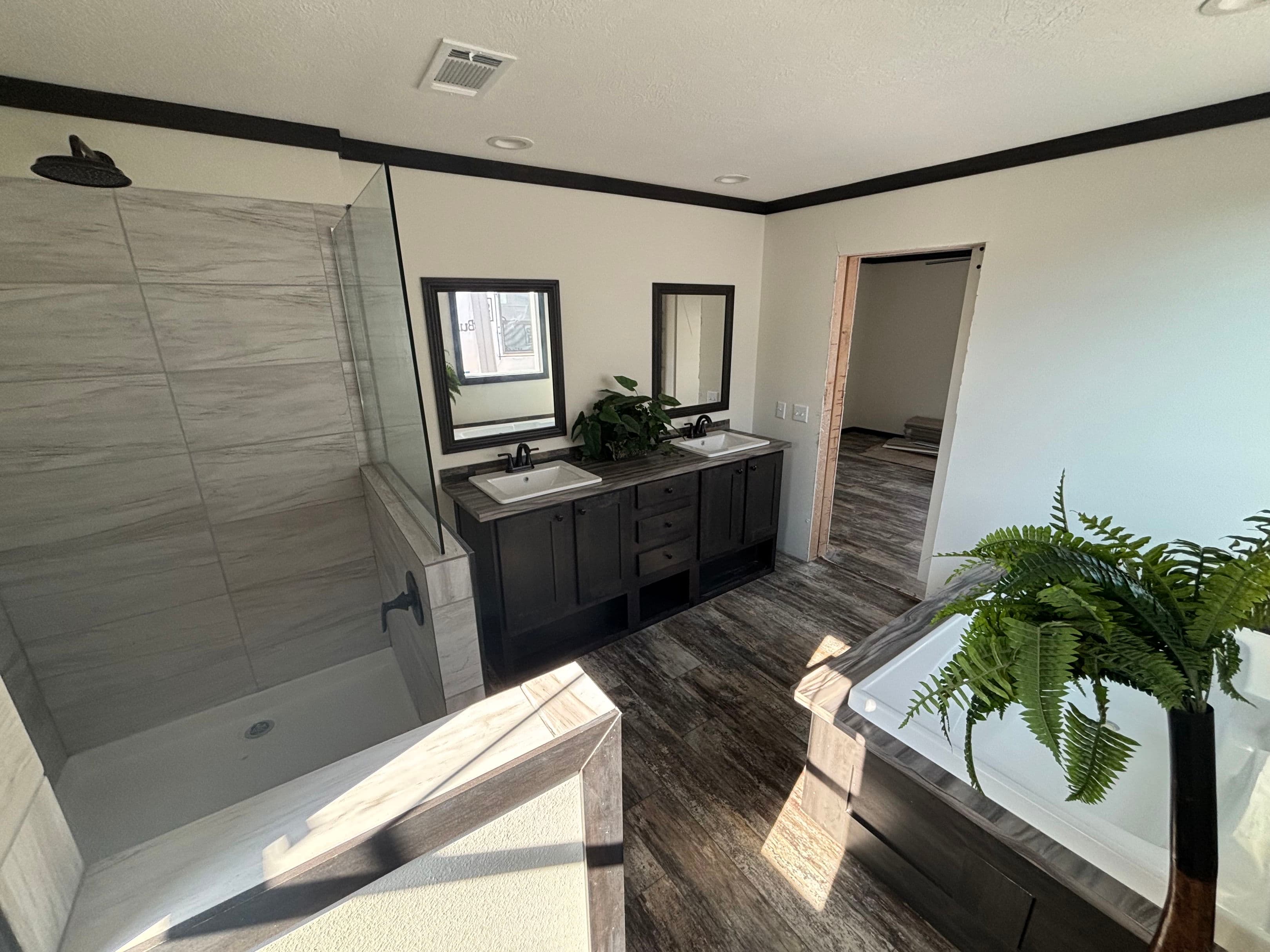 Boujee xl 2 bathroom home features