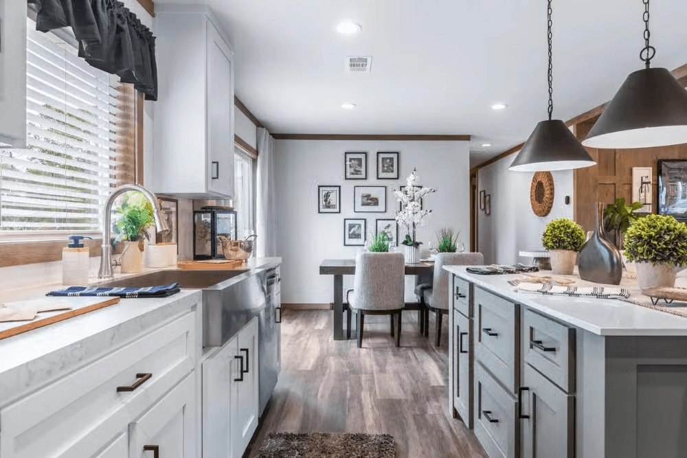 Everett kitchen home features