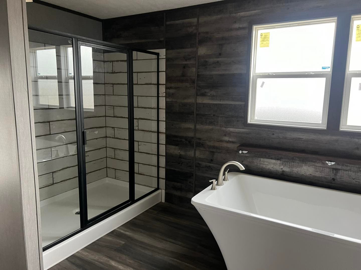 The shoreline bathroom home features