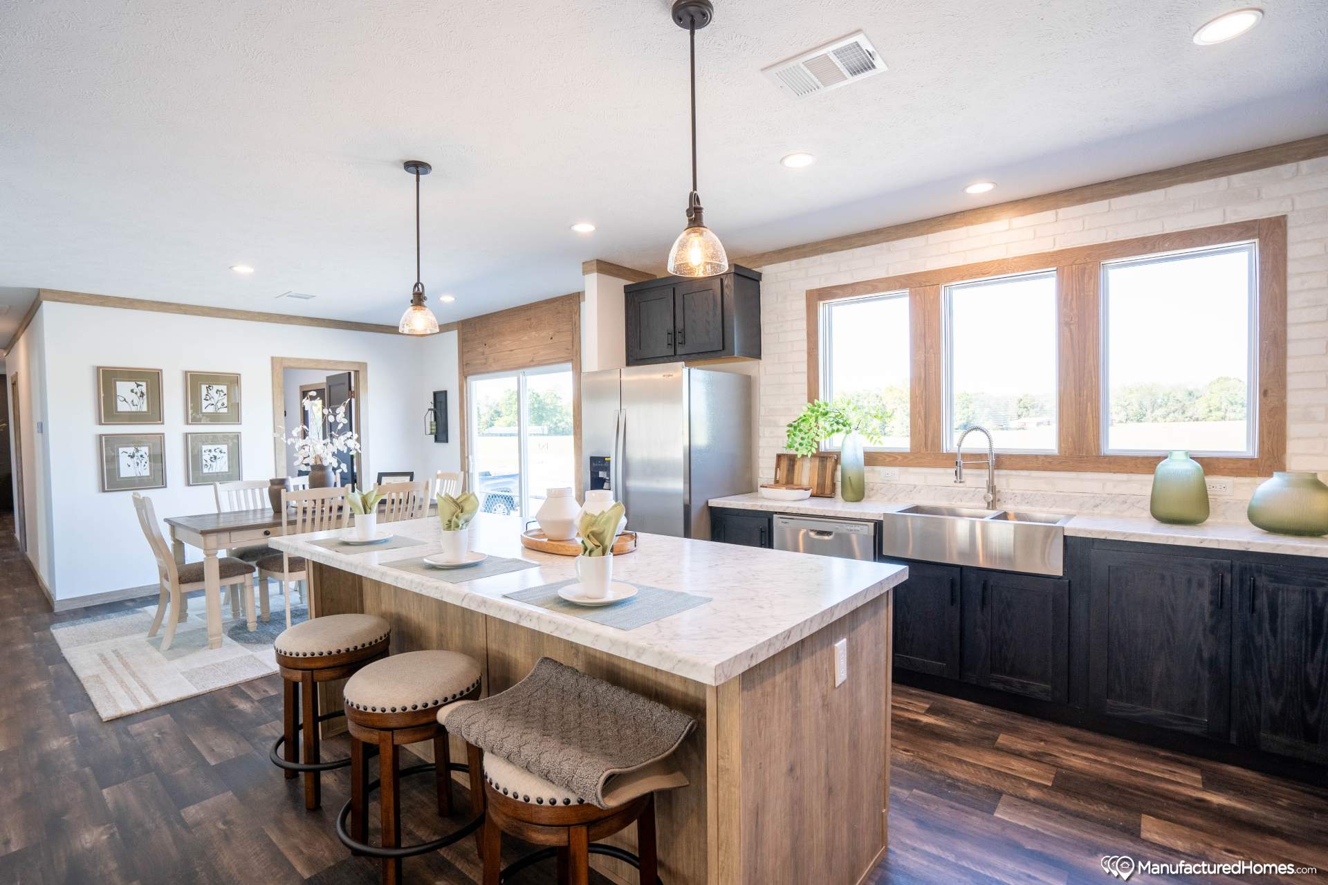 Delilah kitchen home features