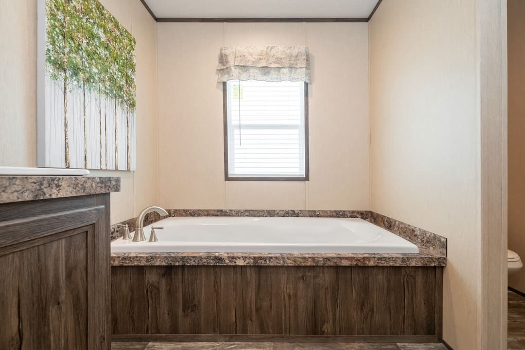 Hardin bathroom home features