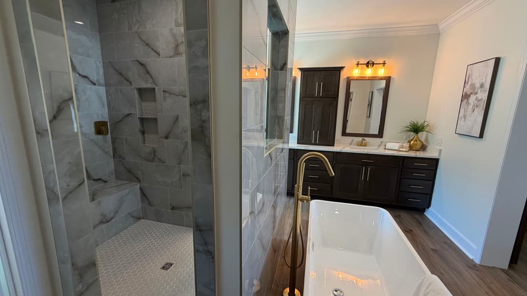 The tollison creek (biloxi) bathroom home features