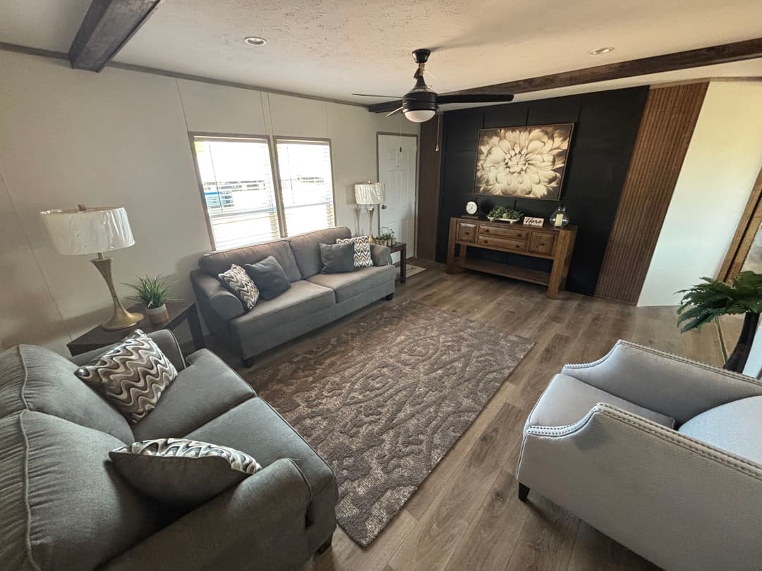 Shoal creek interior home features