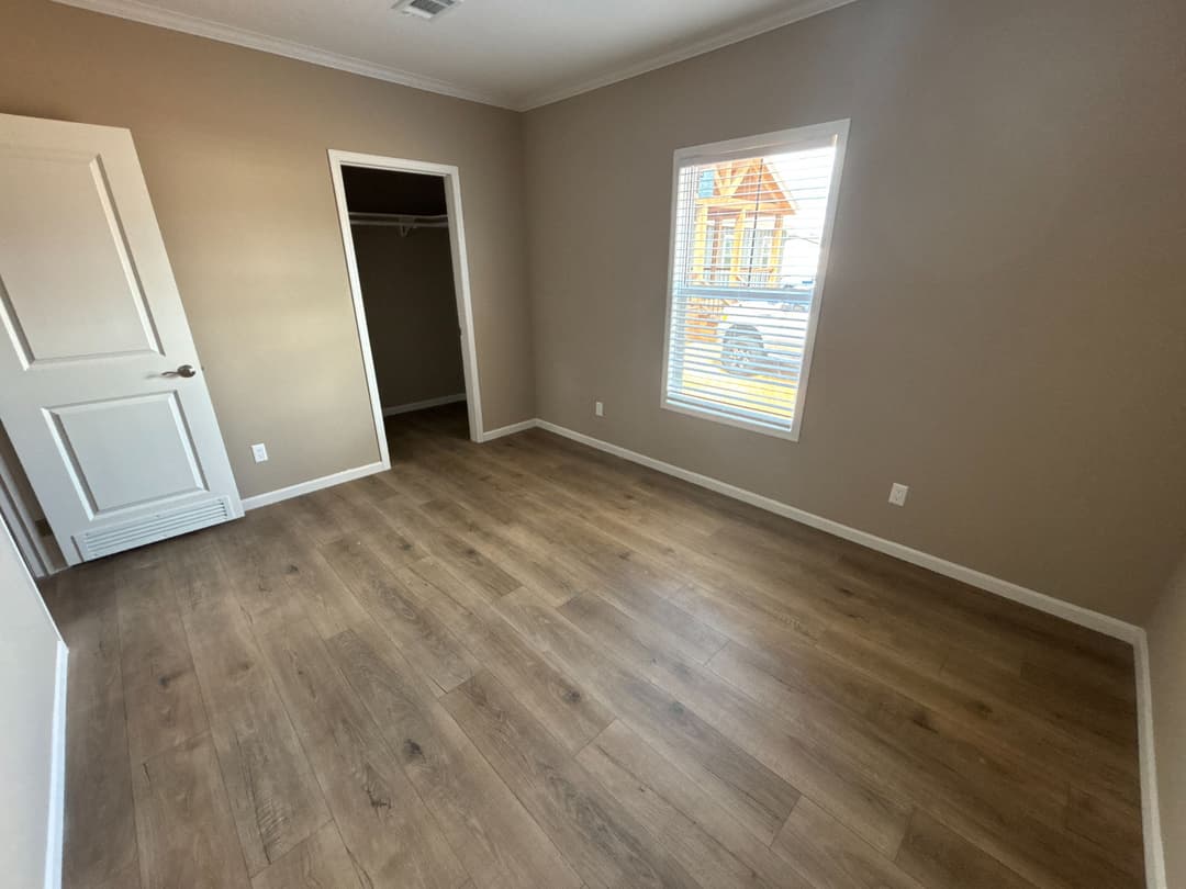 The hexagon bedroom home features