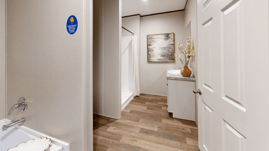 Sycamore (biloxi) bathroom home features