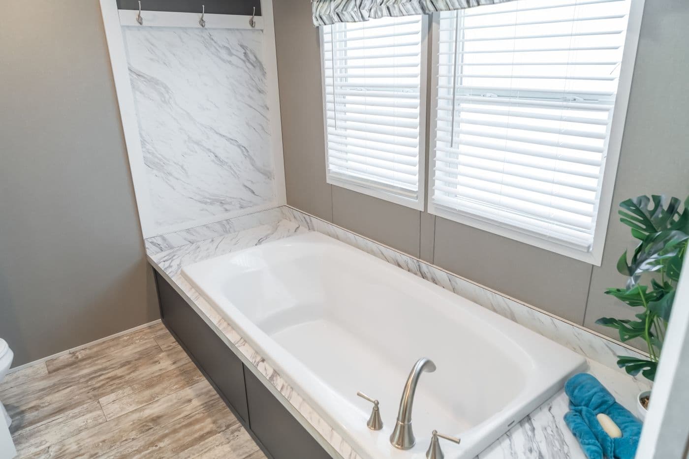 Major bathroom home features