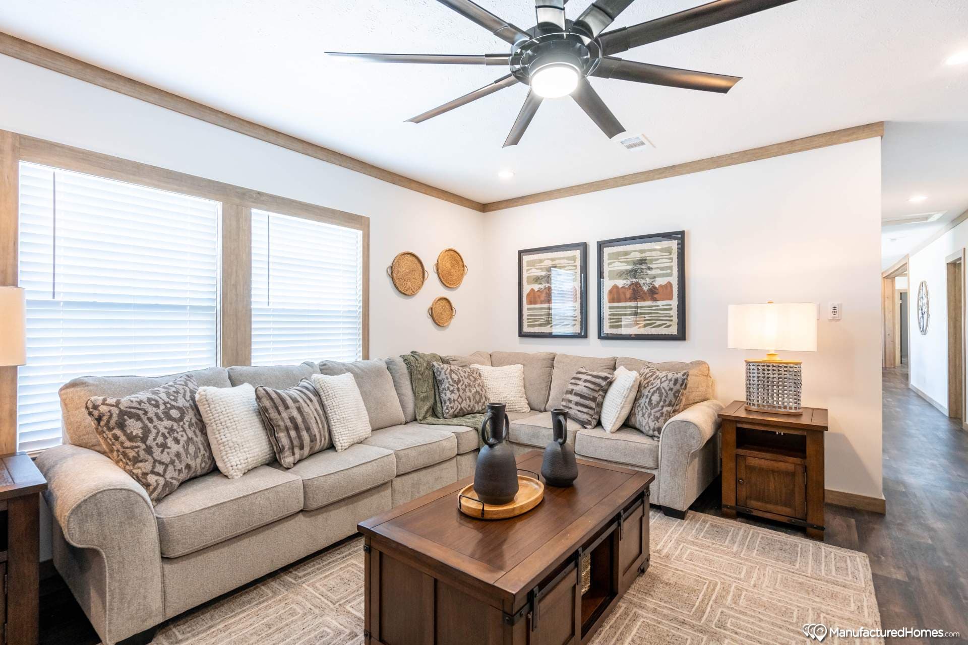 Delilah interior home features