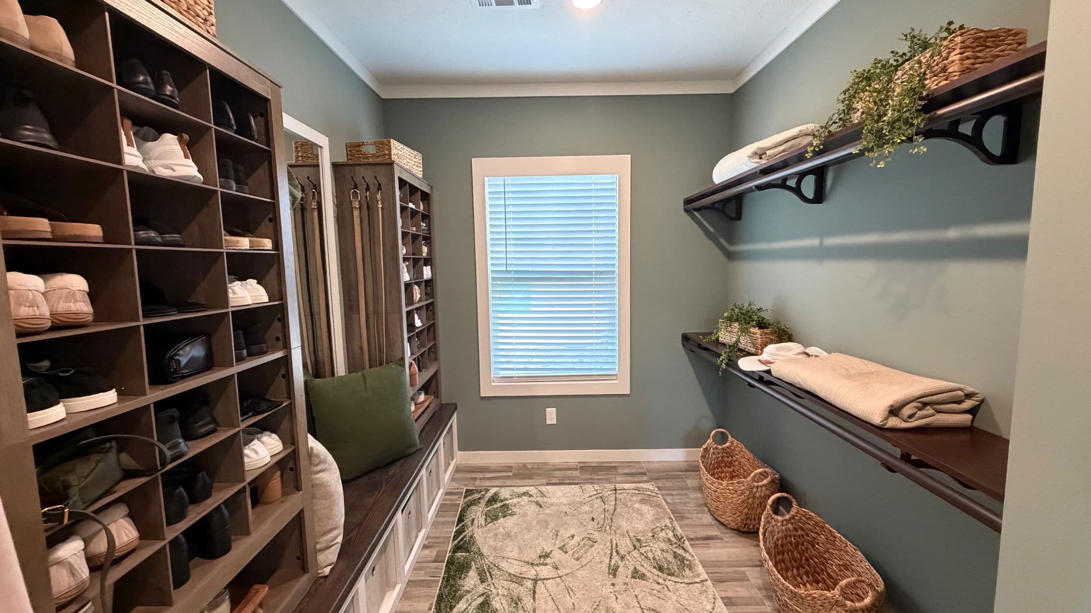 South fork (biloxi) interior home features