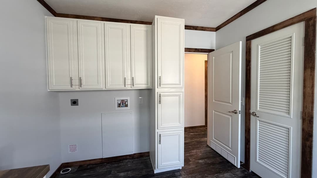 Tyra ii interior home features