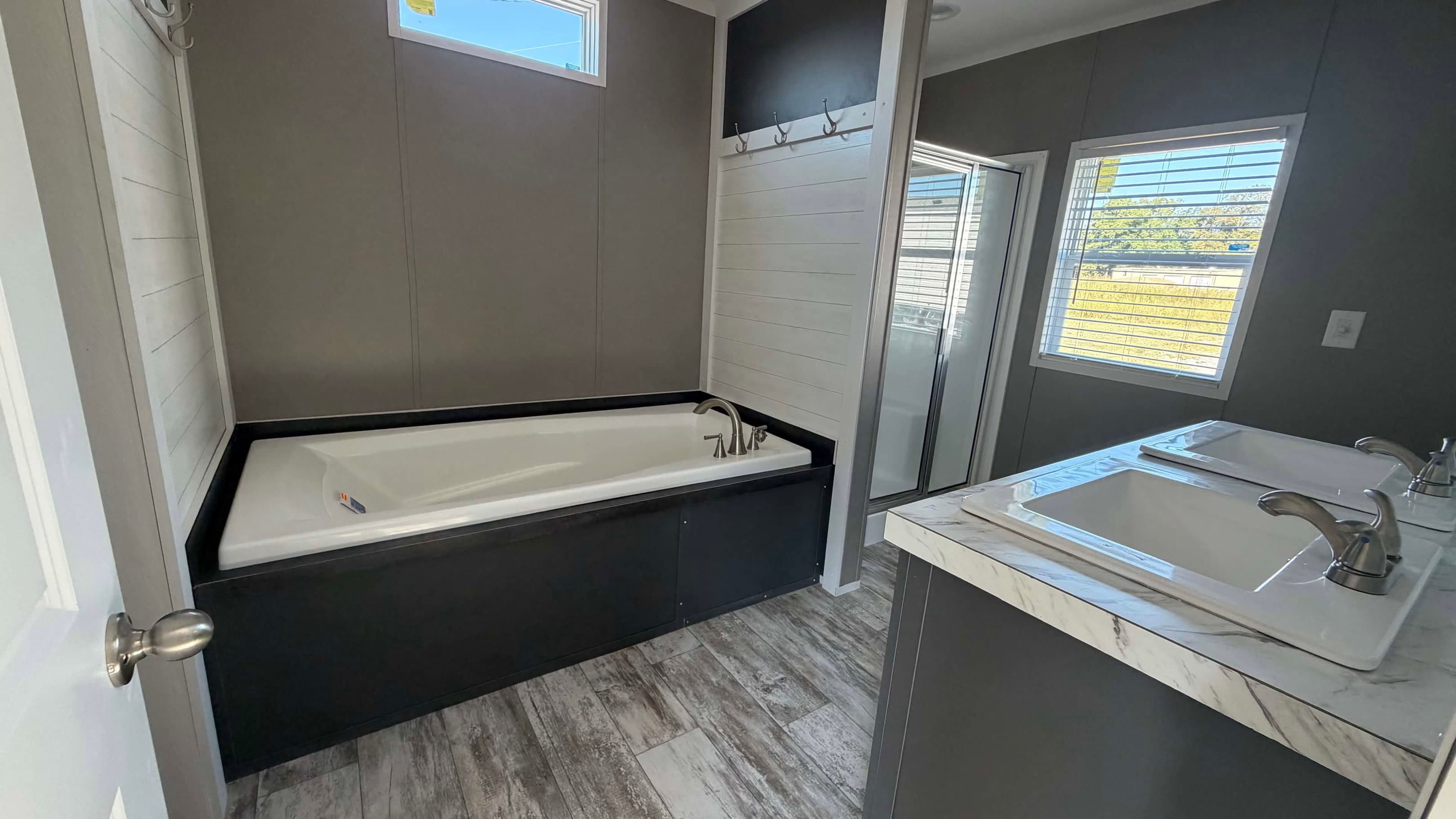 The driftwood bathroom home features