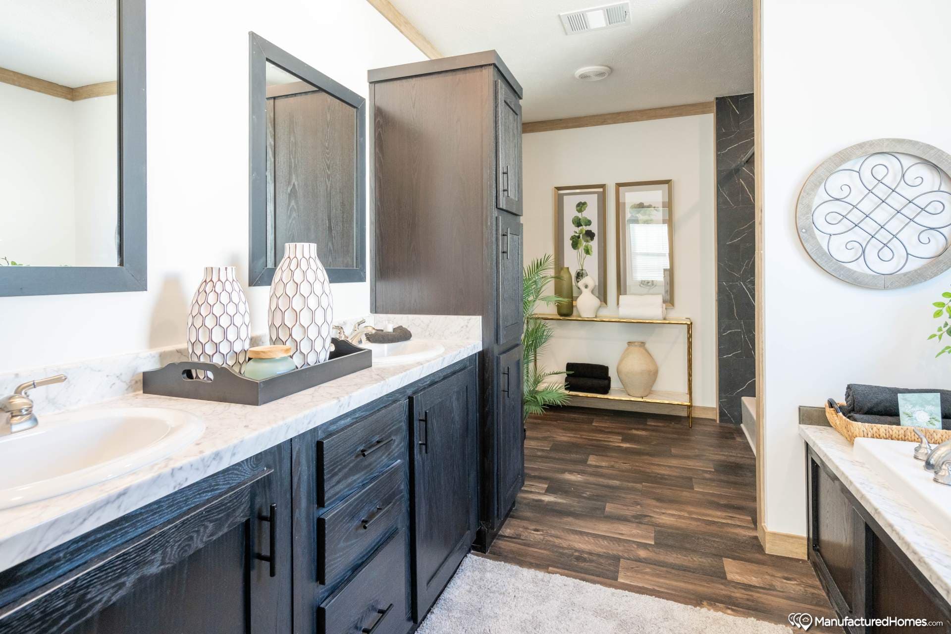 Delilah bathroom home features