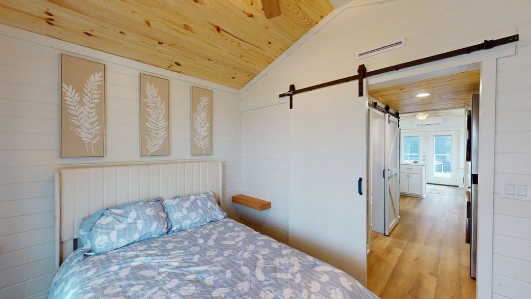 The blue wing (biloxi) bedroom home features