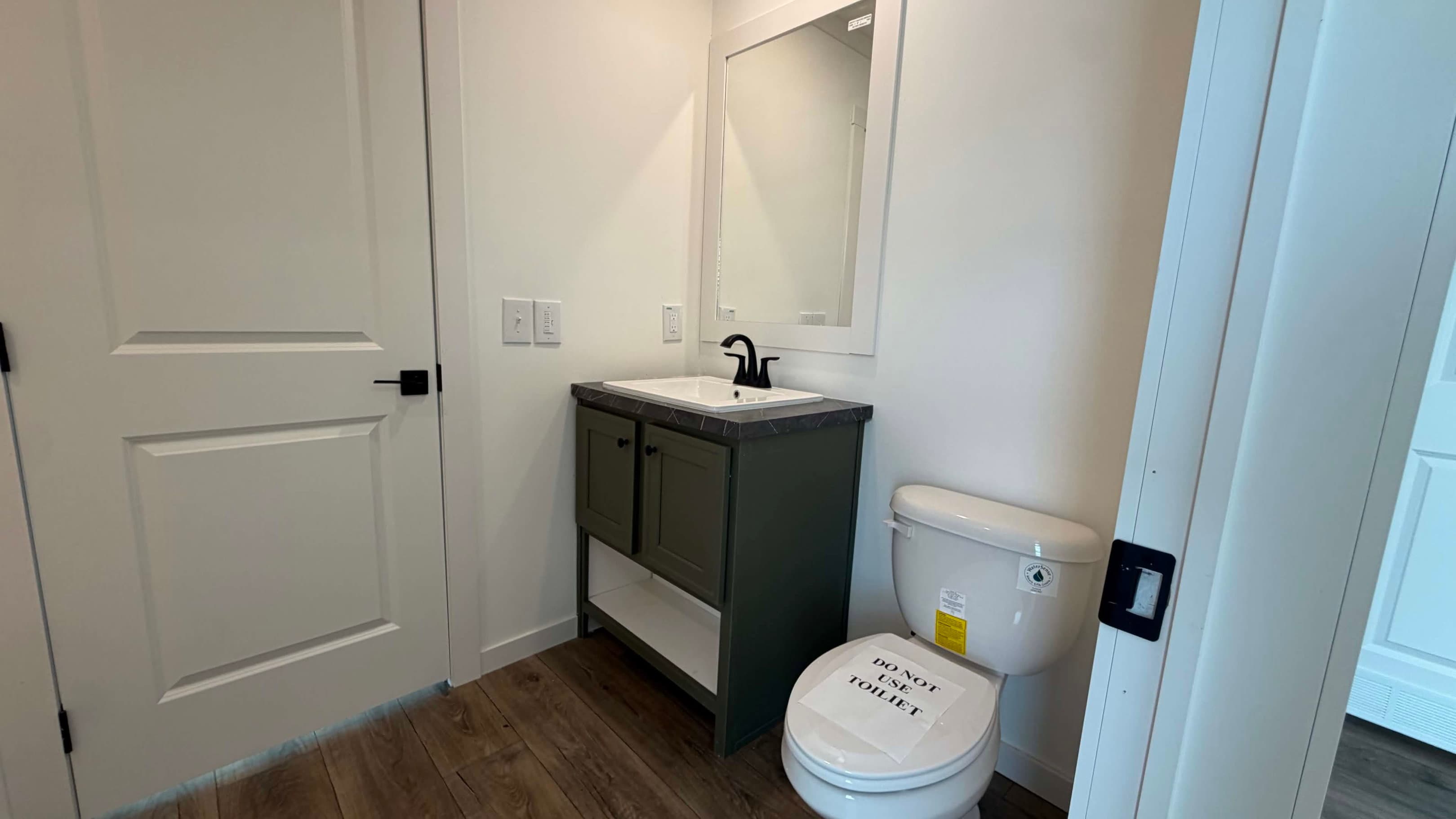 Everett bathroom home features