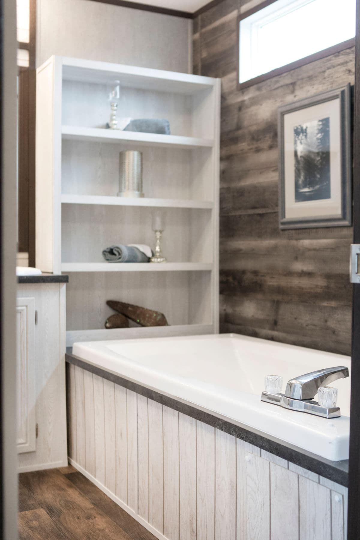 The seaside 1290 bathroom home features