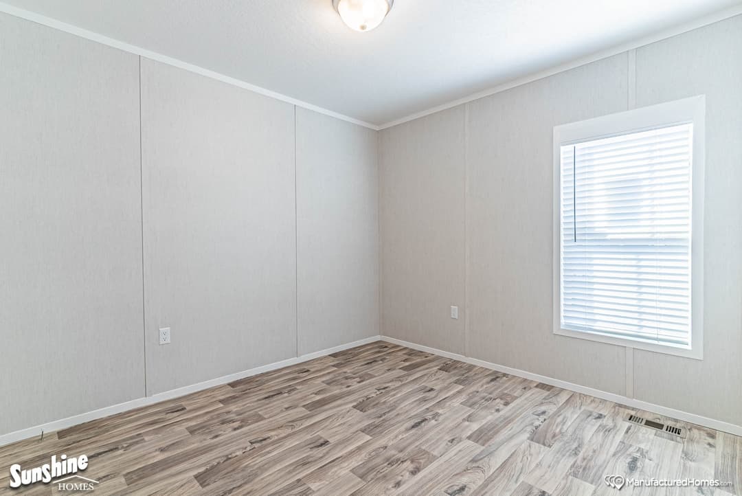 Sunshine 8004 bedroom home features