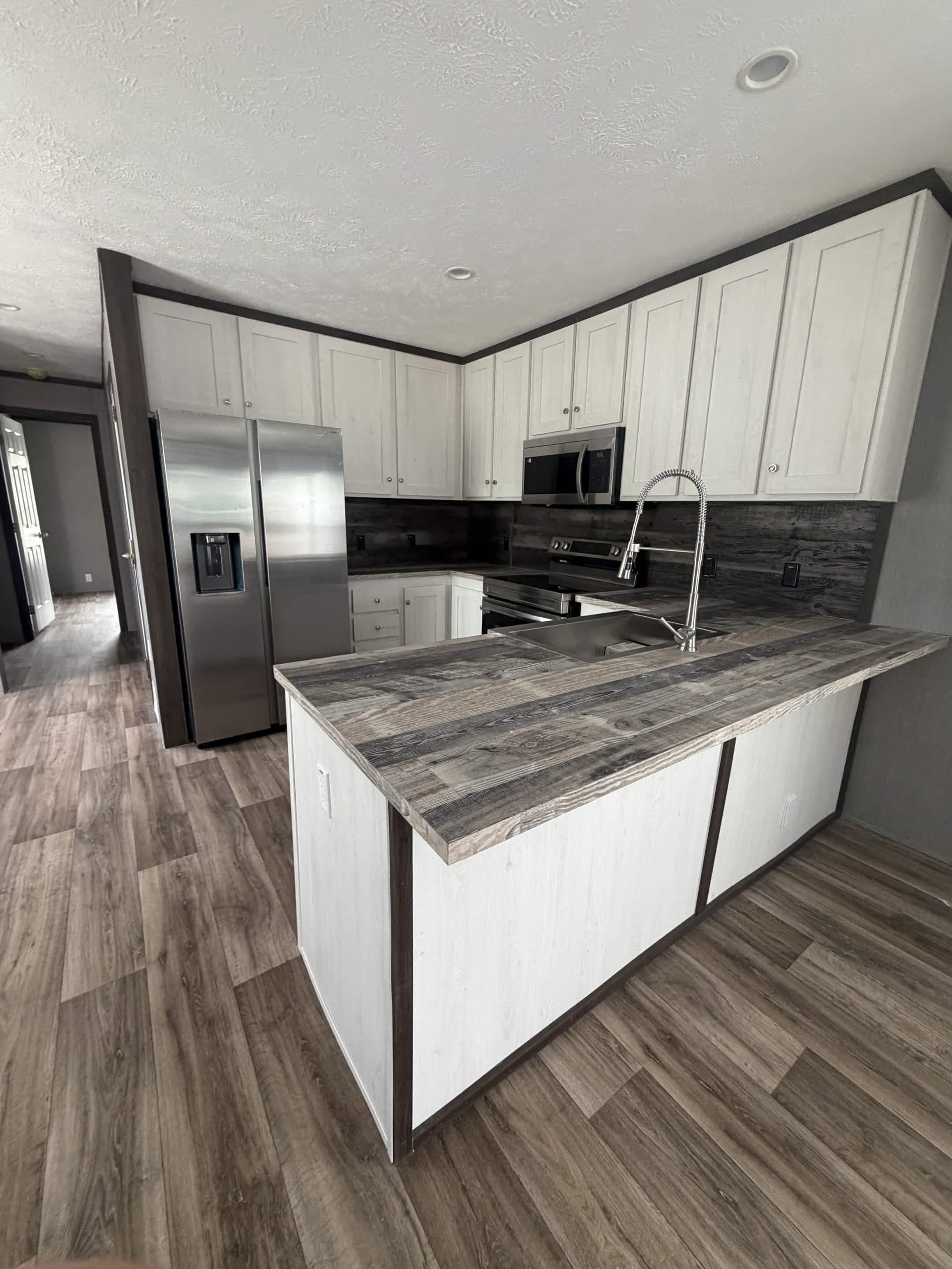 Split lodge interior and kitchen home features