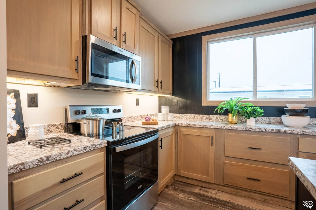 Canyon creek kitchen home features