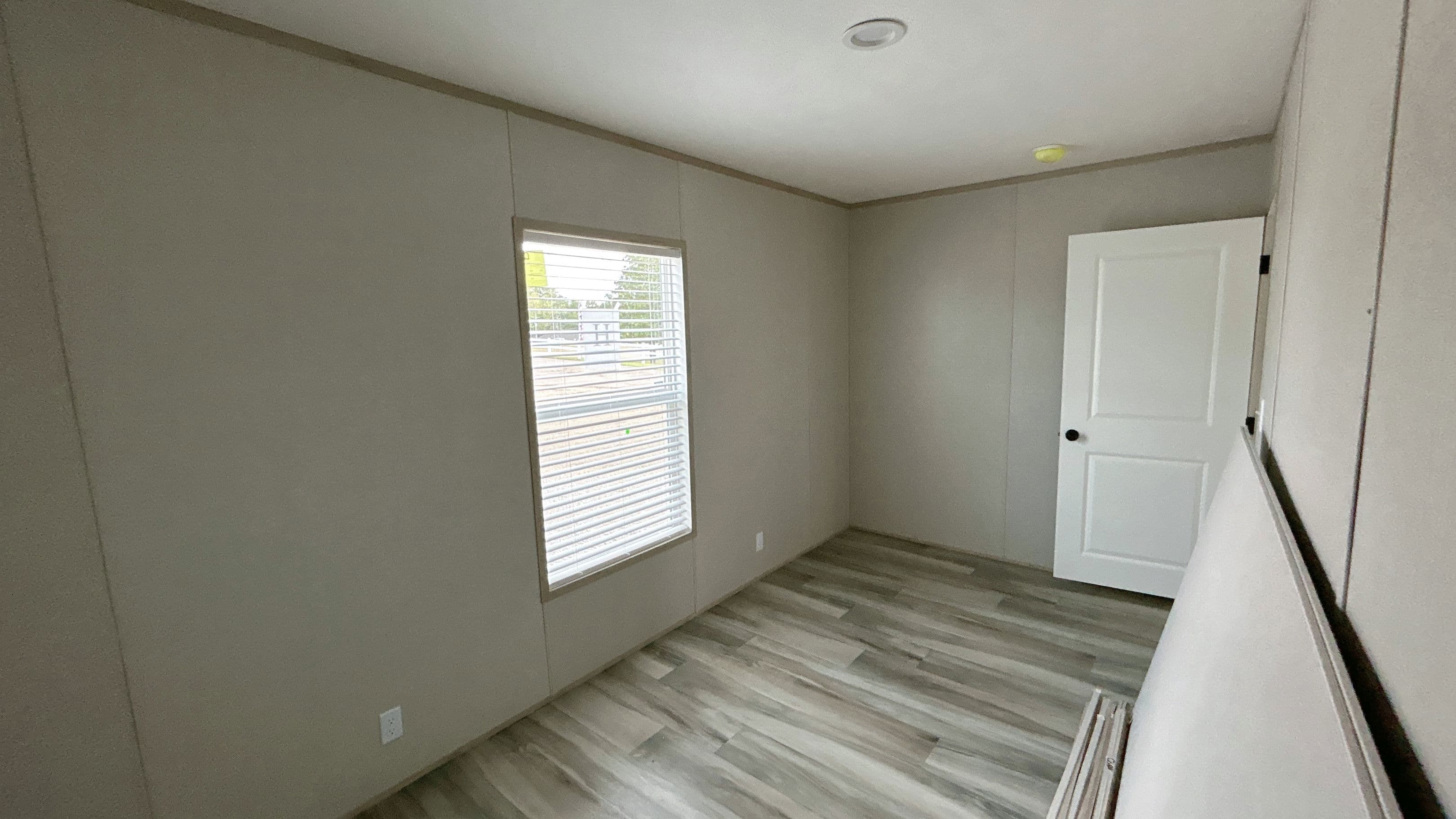 Jewel bedroom home features