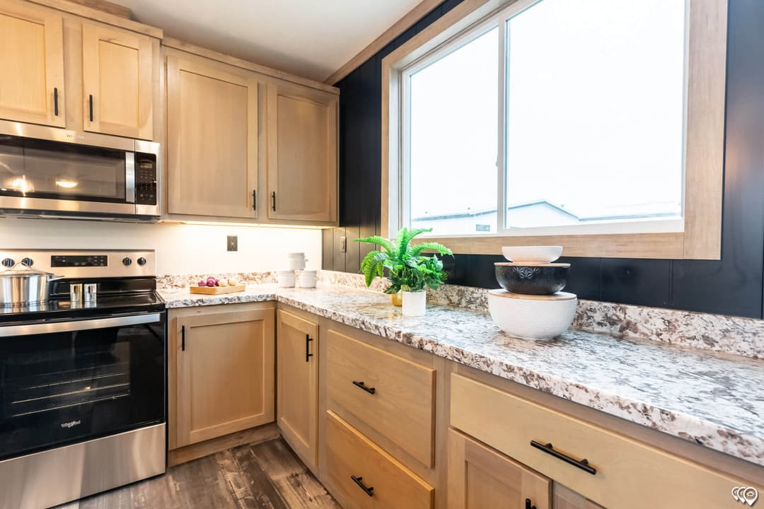 Canyon creek kitchen home features