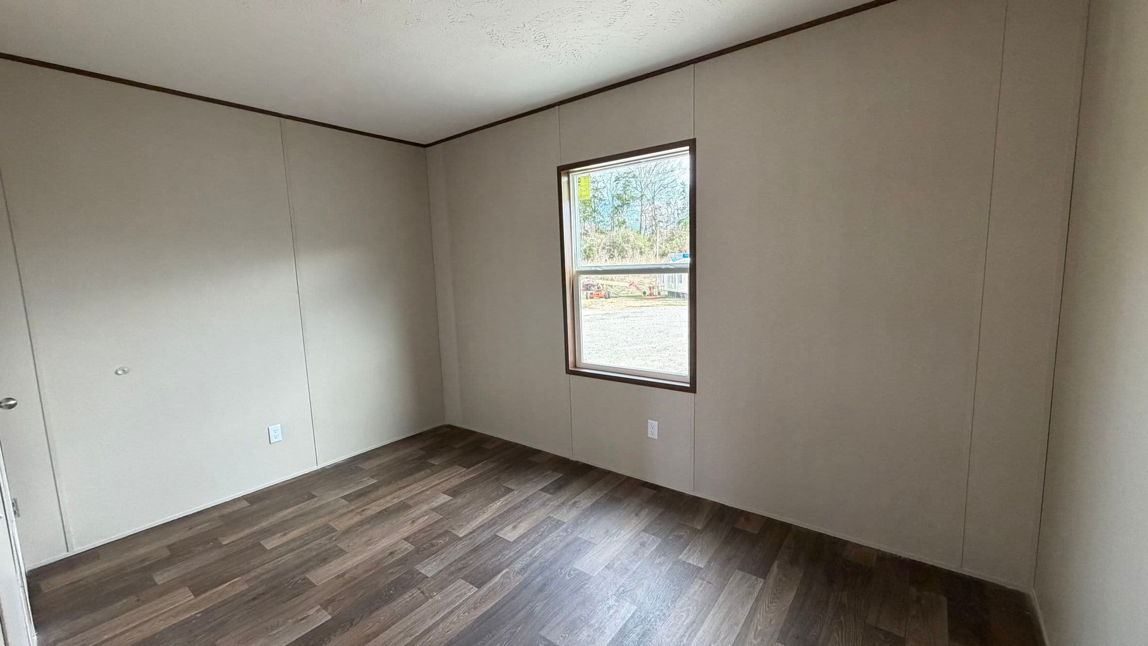 Dogwood bedroom home features