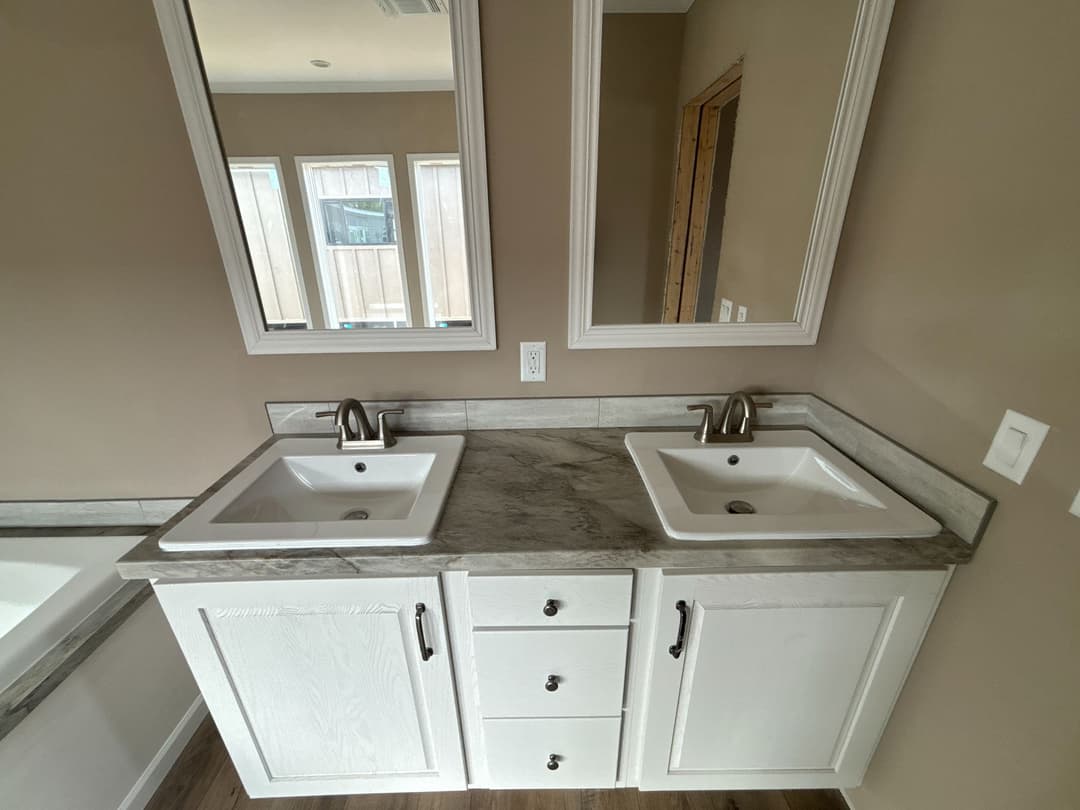 The hexagon bathroom home features