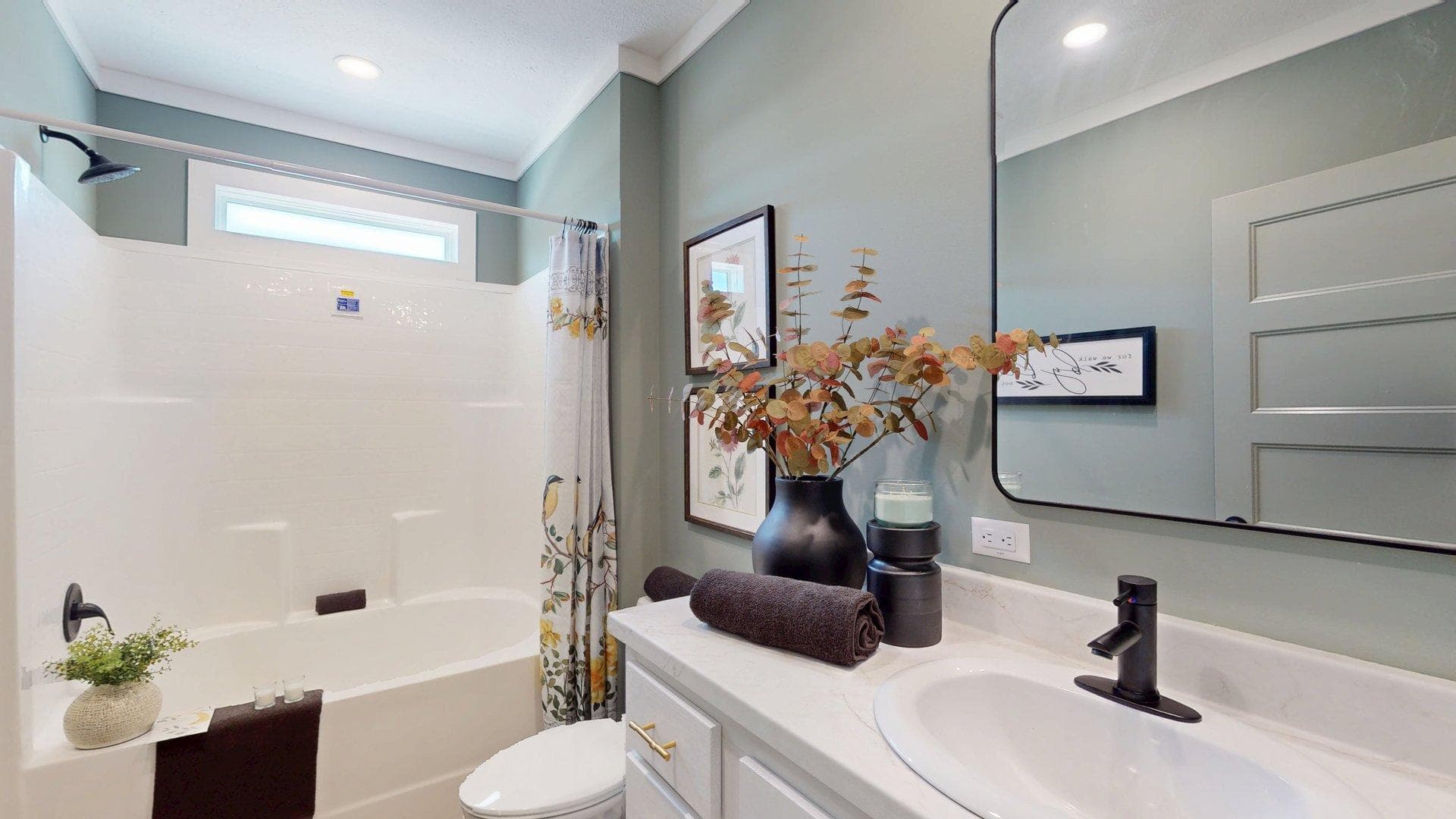 South fork (biloxi) bathroom home features