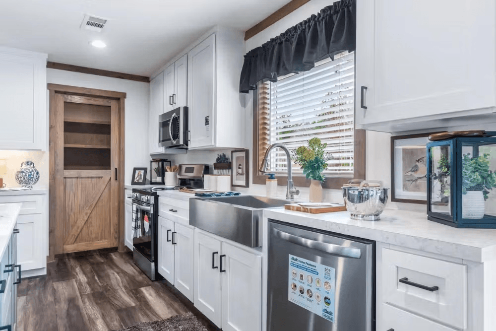 Everett kitchen home features