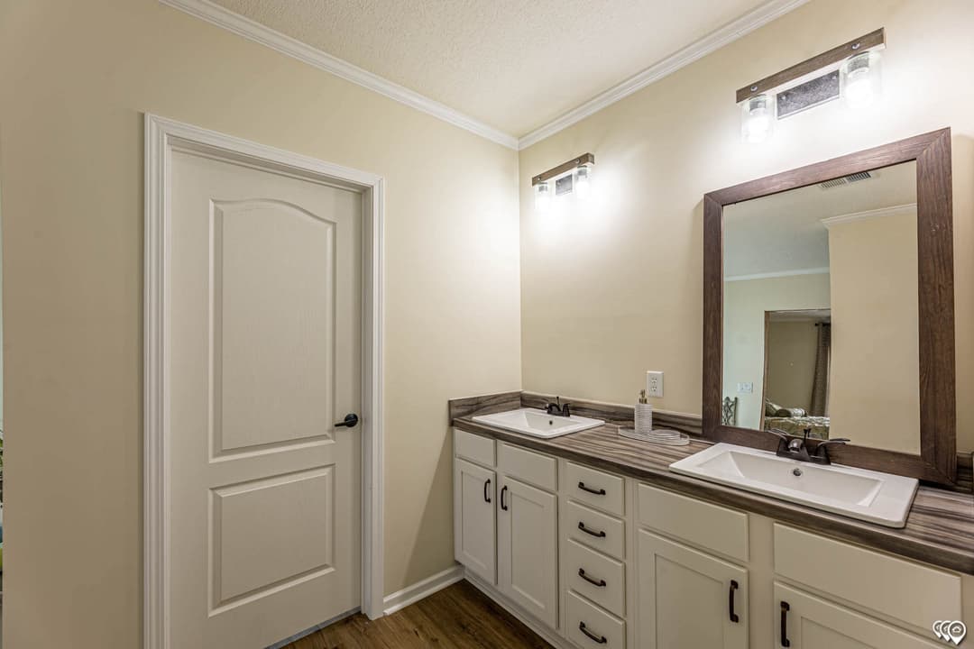 Acadia bathroom home features