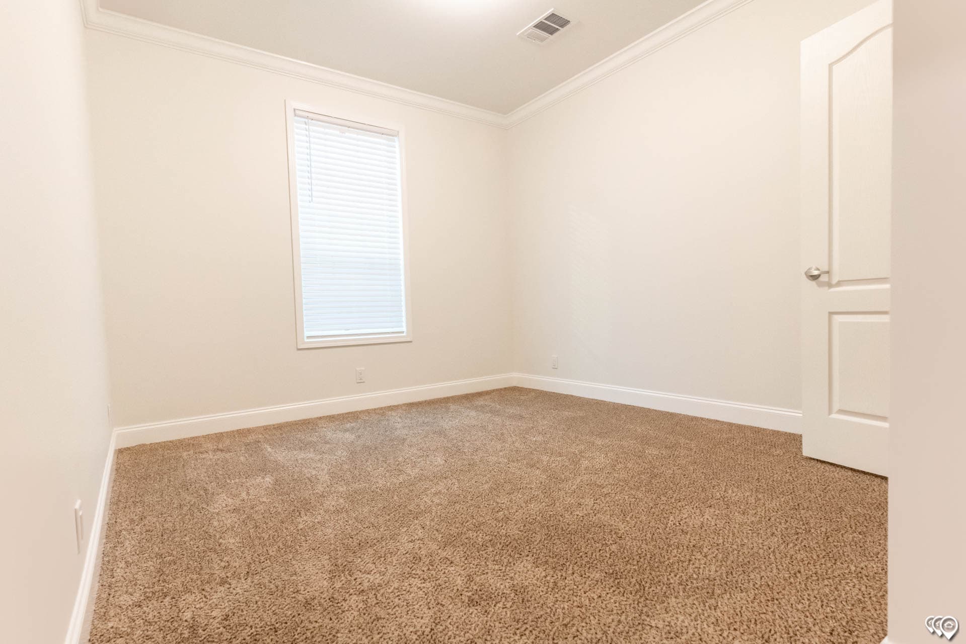 Shoreline   home features