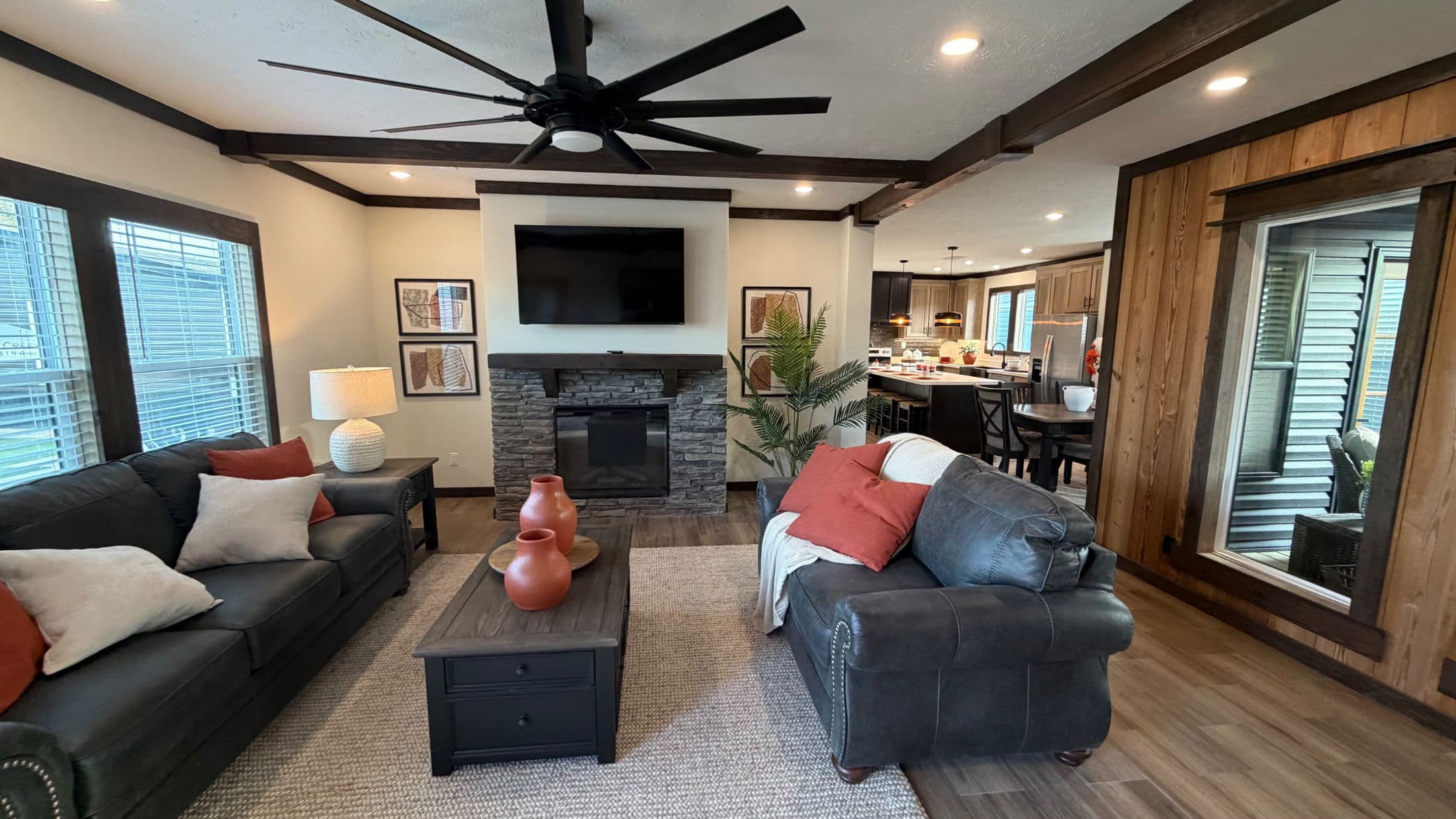 Mountain laurel (biloxi) hero home features