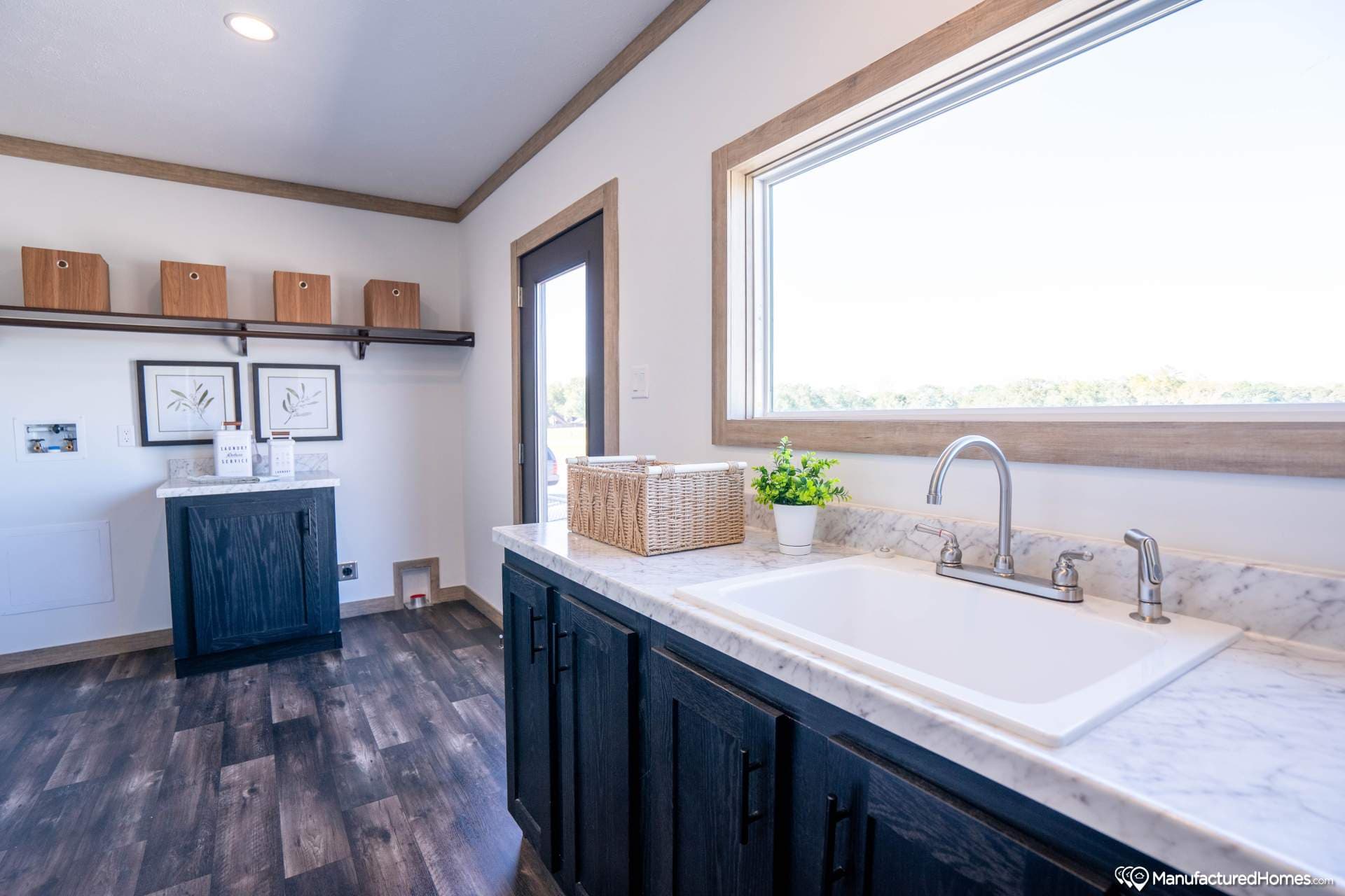 Delilah interior home features