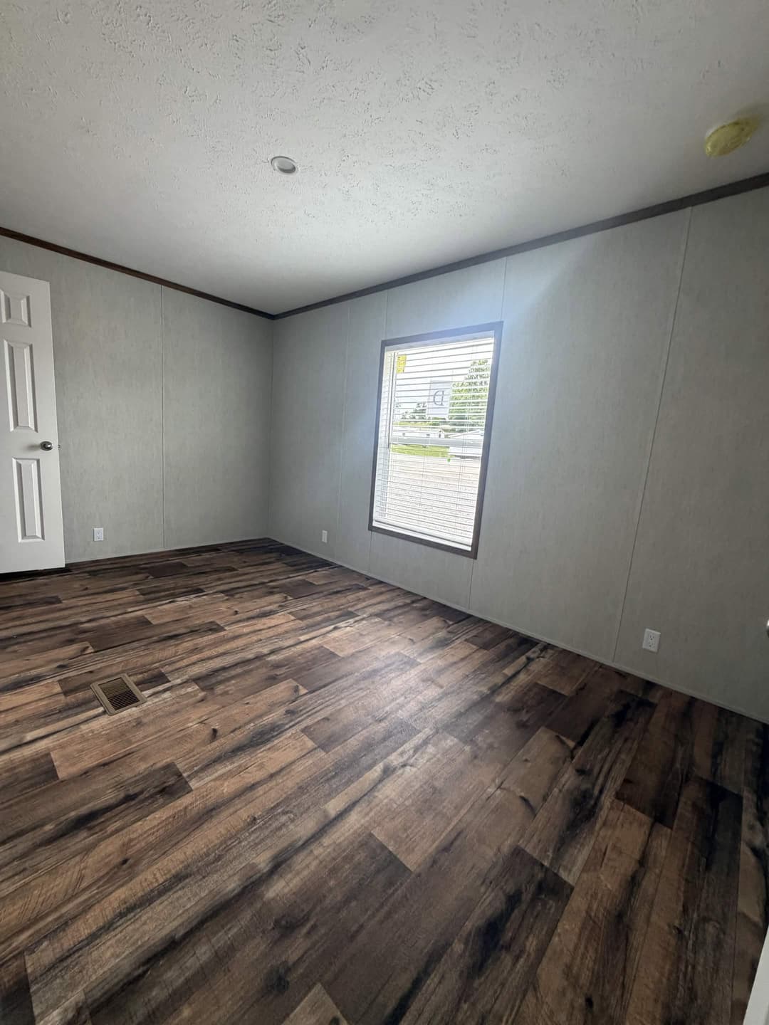 Edge 72 bedroom home features