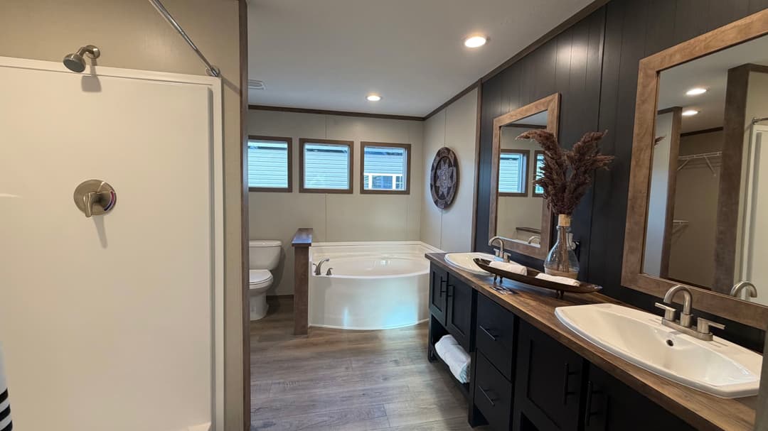 Sevier (biloxi) bathroom home features
