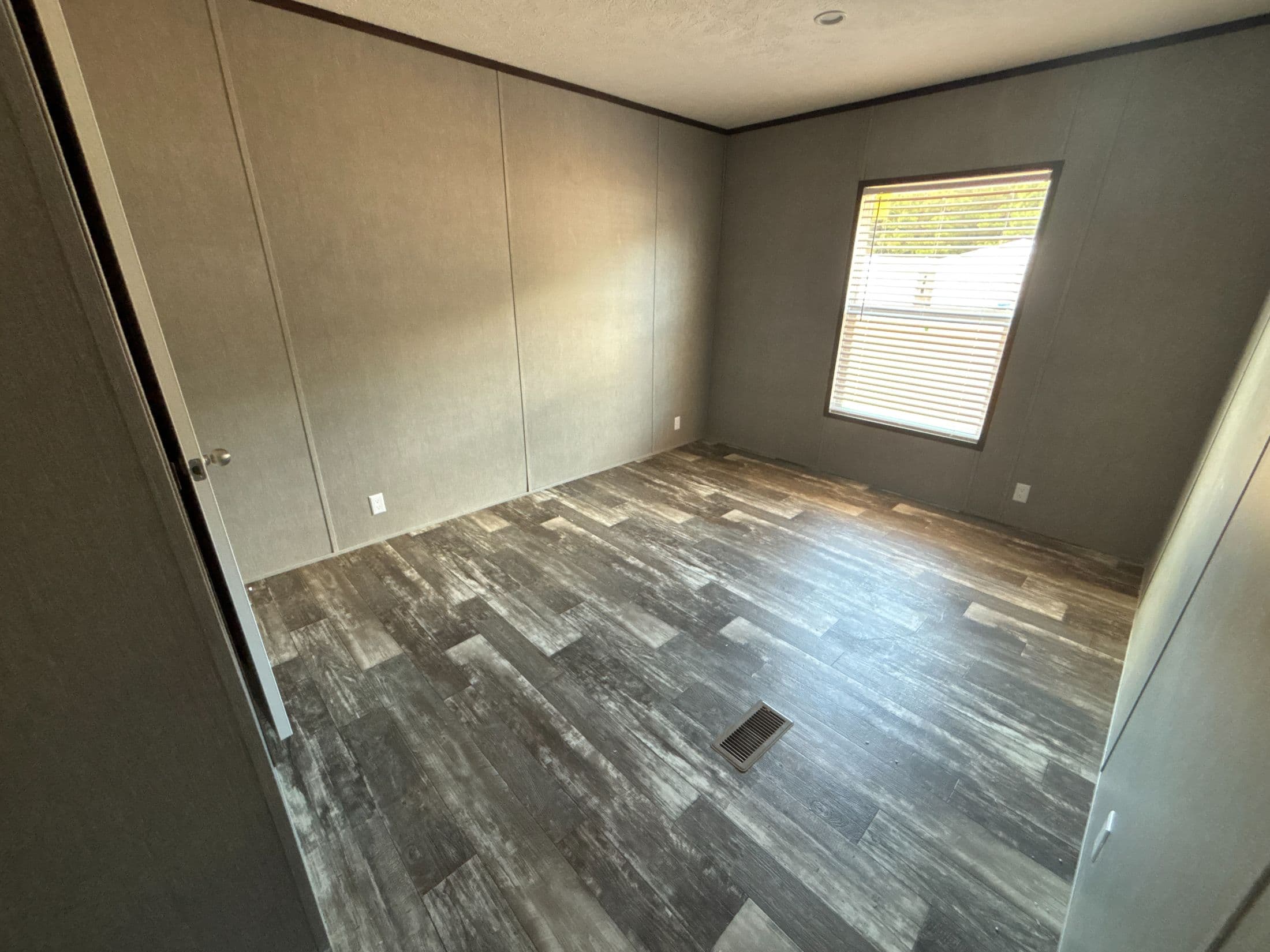 The bayside  home features