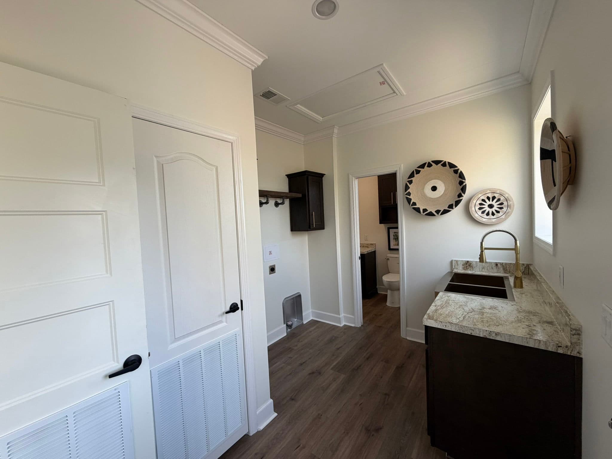 Ponderosa interior home features